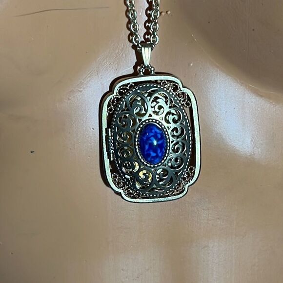 Vintage 1973 Avon Filigree Picture Locket Necklace Blue Lapis - Picture 2 of 12